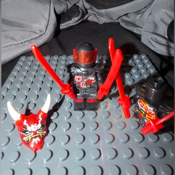 Mr. E Ninjago Minifigure - 2 Build - Picture 5 of 6